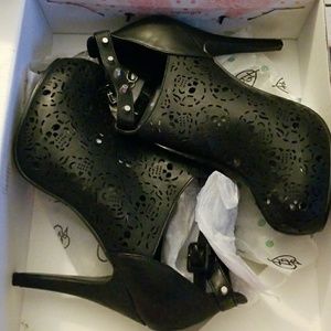 Iron fist skull it out platform